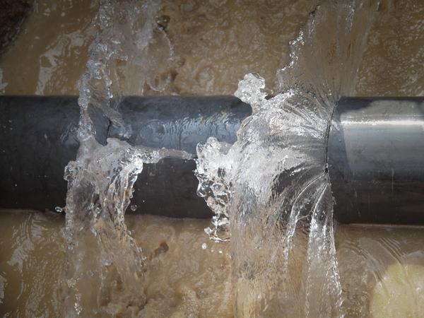 5 Simple Stages to Prevent Water Damage from a Burst Water Pipe