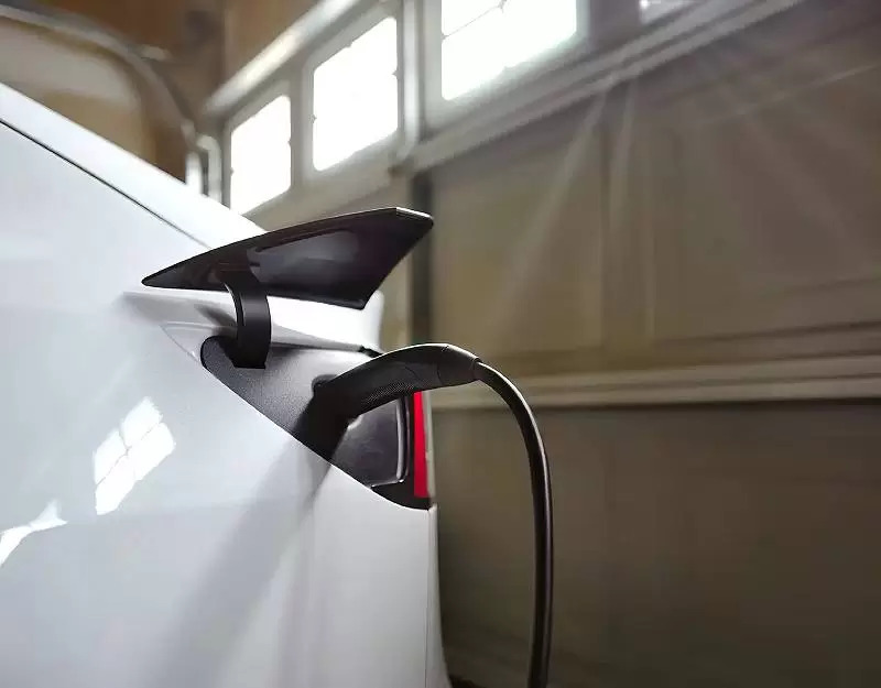 Black-Diamond-Car-Charging-Installation