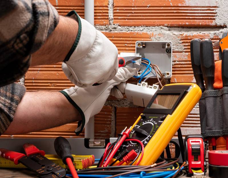 Des-Moines-Electrical-Outlet-Rewire