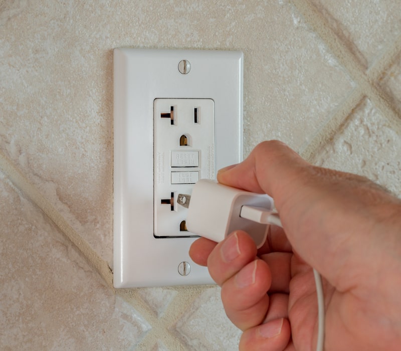 Enumclaw-Installing-GFCI-Outlets